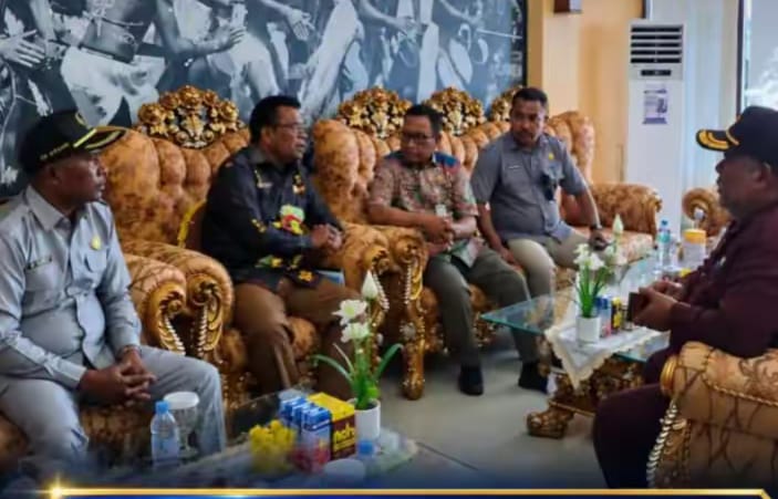 KETUA DPRK DAN WAKIL KETUA  SAMBUT MENTRI DALAM NEGERI TITO KARNAVIAN